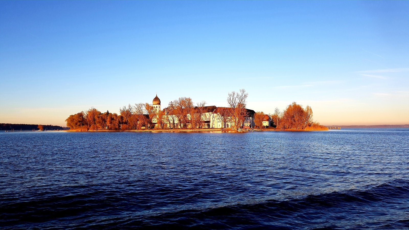 Fraueninsel im Herbst